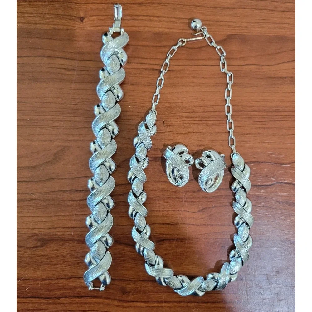 Vintage Silvertone Necklace Bracelet Clip On‎ Earrings Set  XO Chain